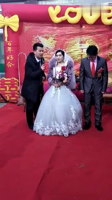 司仪给新娘爆料视频,现场笑翻全场！  第1张